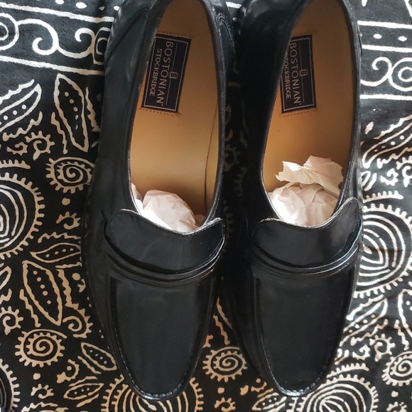 Men Shoes - Picture 3 of 3